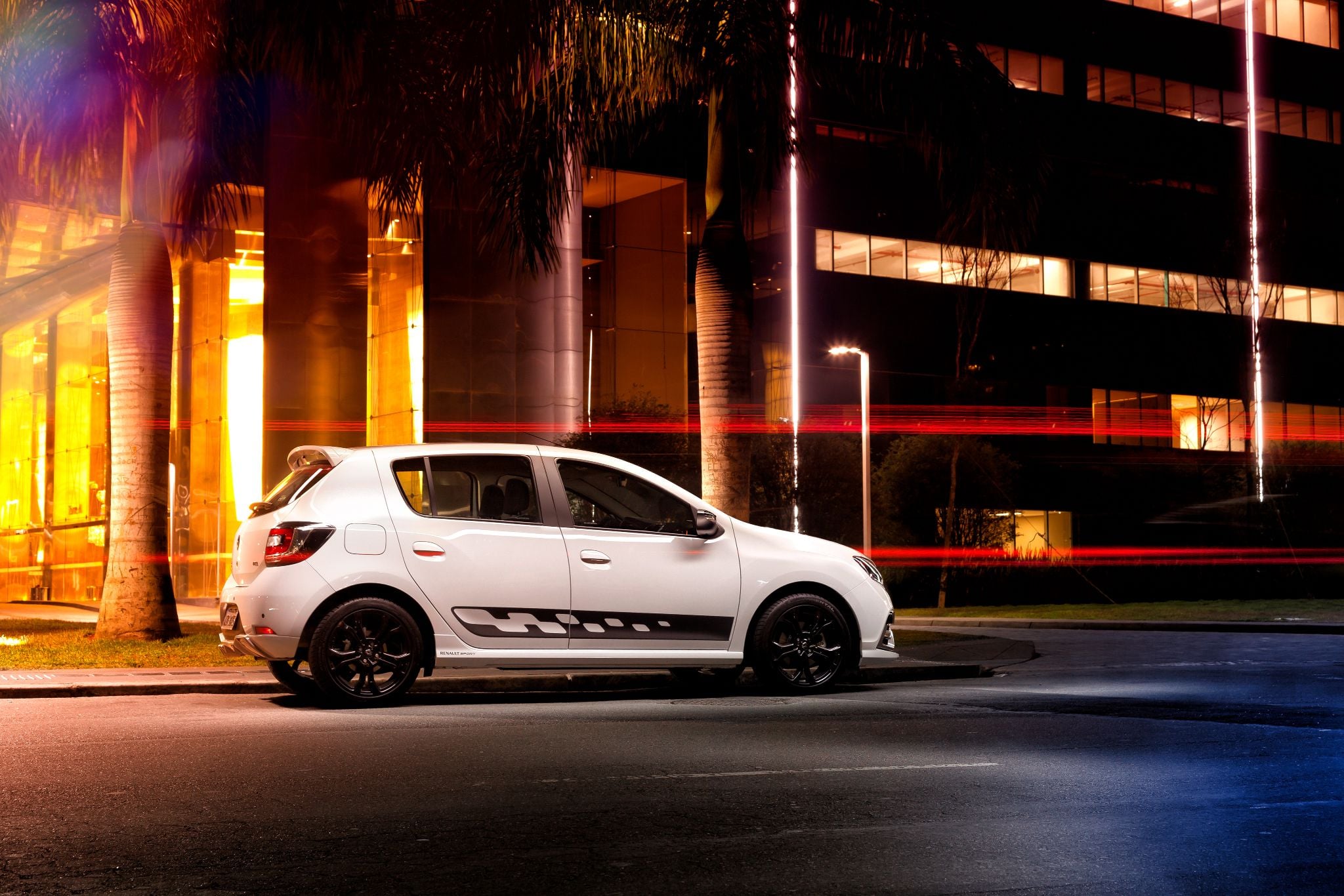 5 carros esportivos usados por até R$ 60 mil