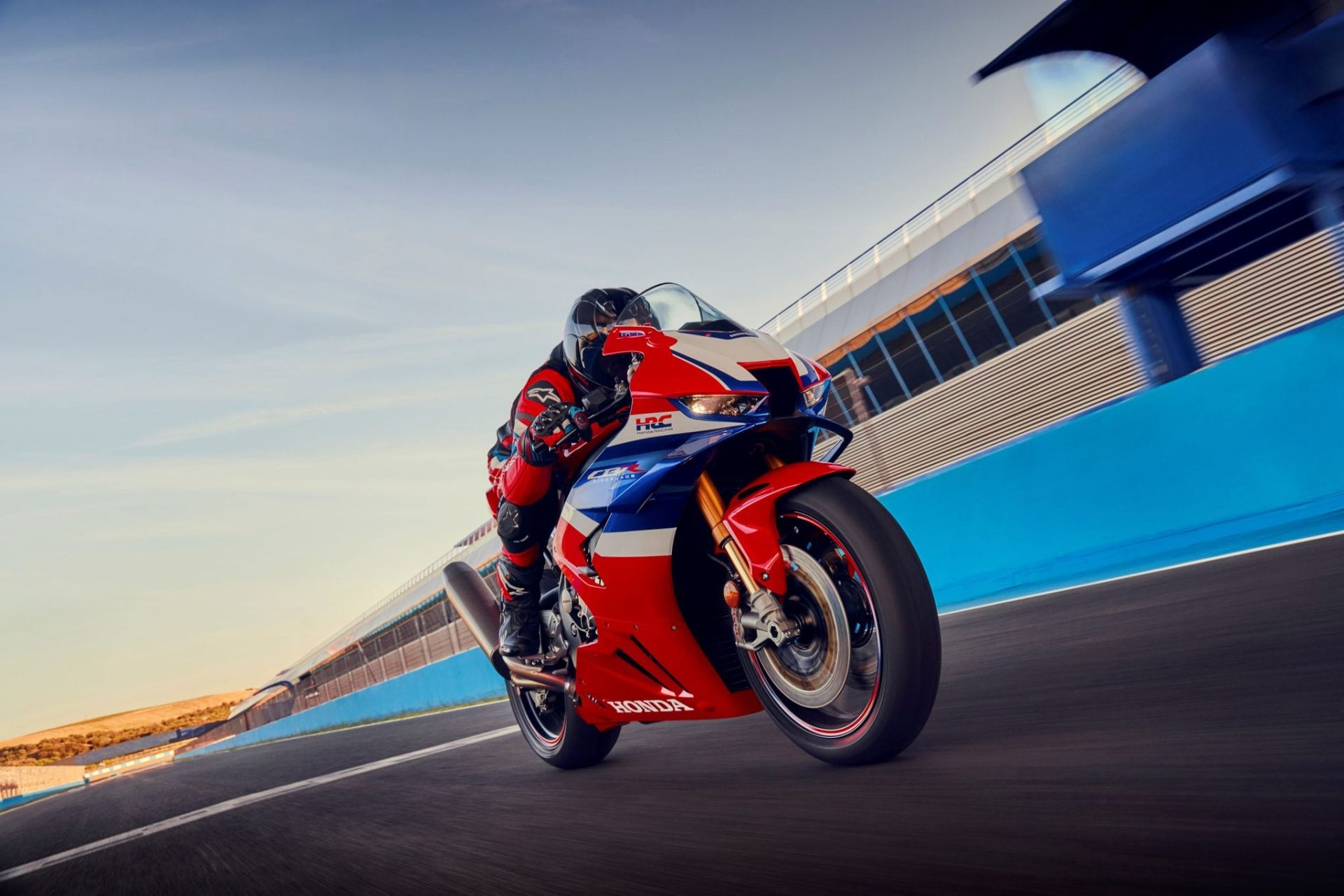 honda-cbr1000rr-r-fireblade-sp-2026-5-1920x1280.jpeg