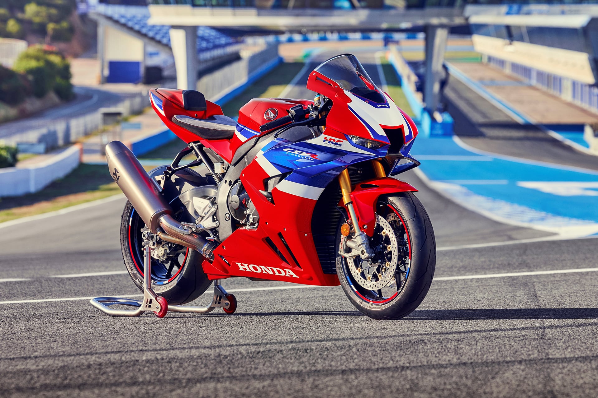 Nova Honda CBR1000RR-R Fireblade SP é uma moto de corrida que anda na rua e custa R$ 189.174