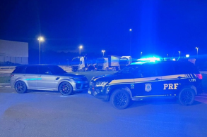 PRF apreende veículo do 