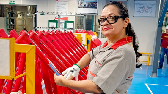 Mulheres impulsionam crescimento do setor de duas rodas no Brasil Rejane da Silva