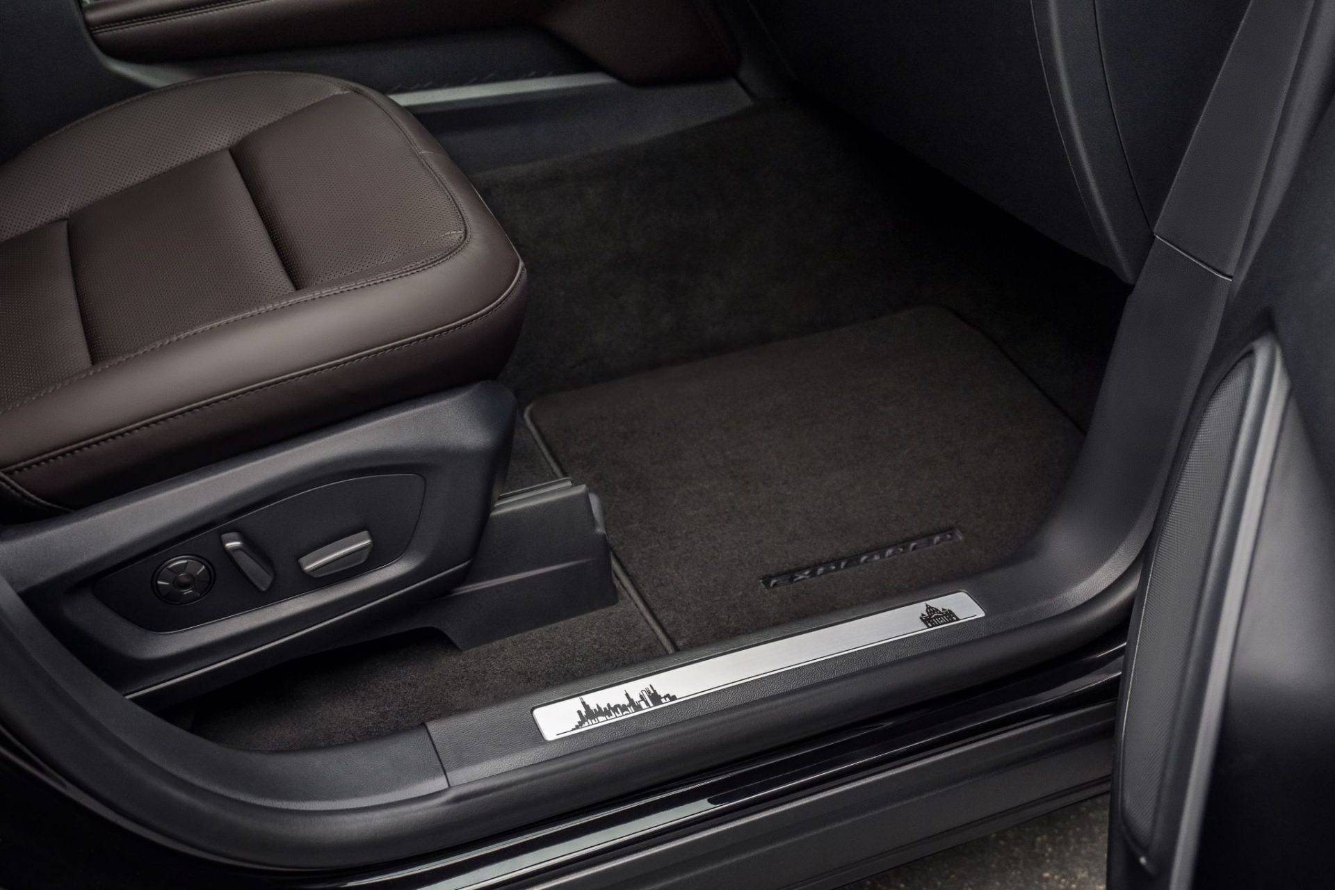 Pope Leo XIV Custom Explorer 7 848