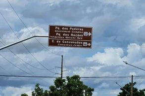 Erro de português em placa da cop15 em campo grande vira piada na internet
