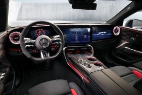 Die Schaltzentrale der Performance: Das Interieur des neuen Mercedes AMG GT 4 Türer Coupés The control centre of performance: The interior of the new Mercedes AMG GT 4 Door Coupé