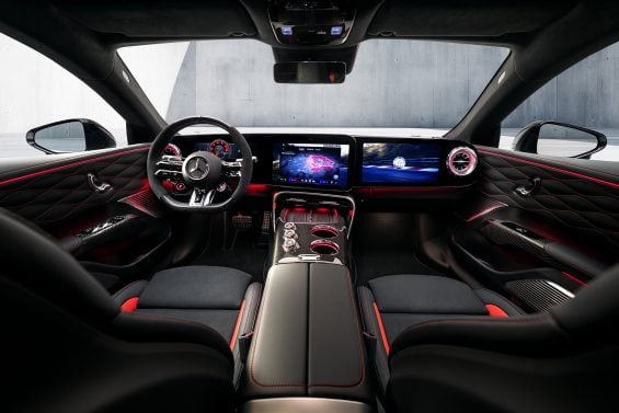 Die Schaltzentrale der Performance: Das Interieur des neuen Mercedes AMG GT 4 Türer Coupés The control centre of performance: The interior of the new Mercedes AMG GT 4 Door Coupé