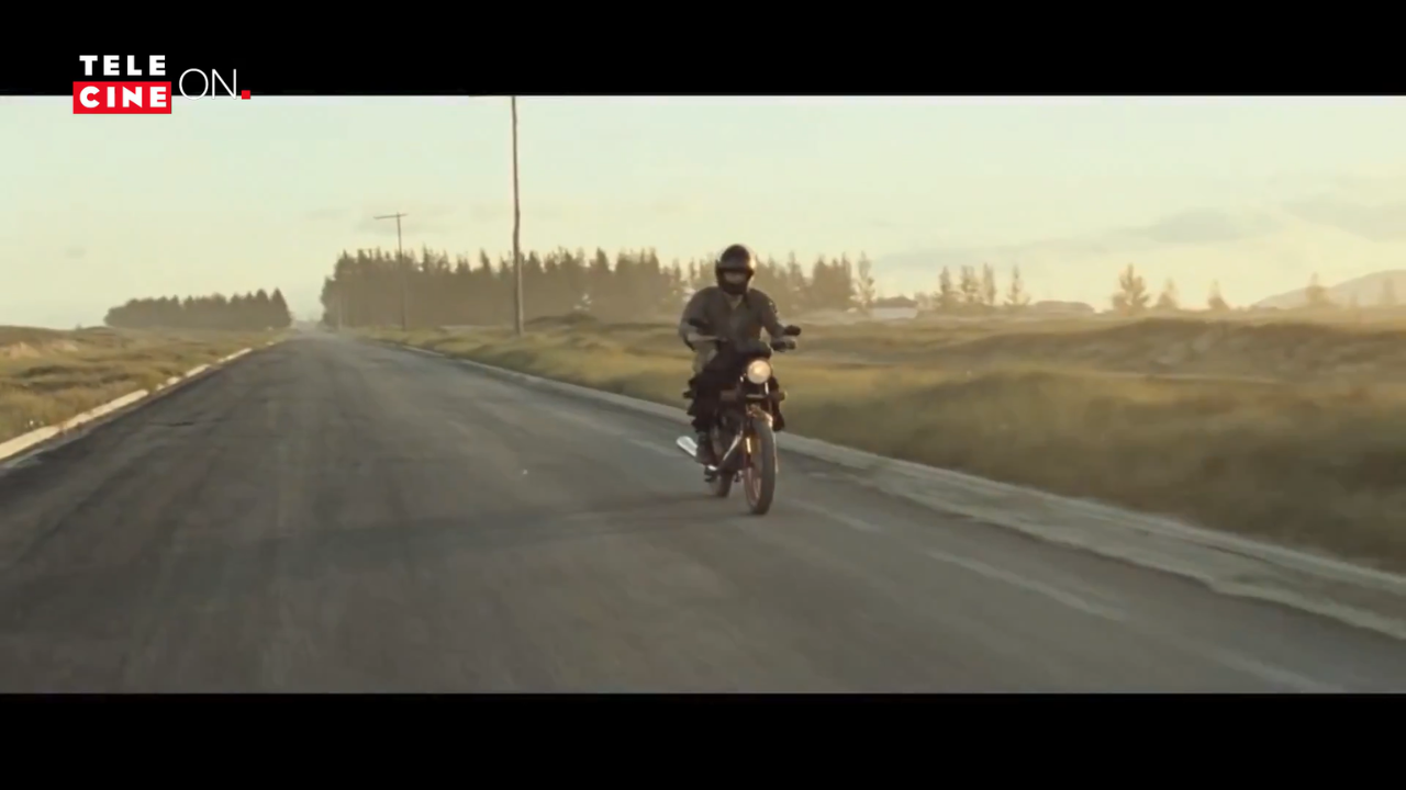 Wagner Moura de moto em a Busca Wagner Moura de moto em a Busca