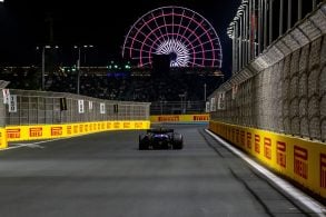 shutterstock Grande Premio da Arábia Saudita 2024 Pierre Gasly Alpine traseira roda gigante ao fundo