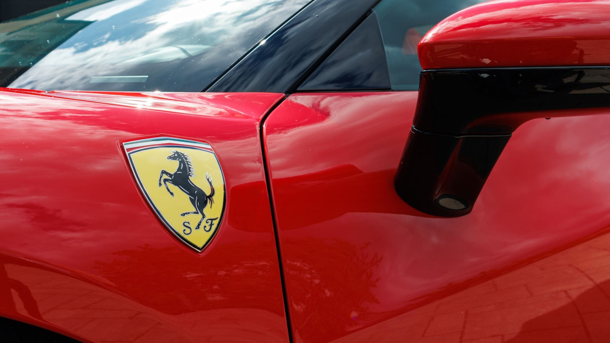 Quem vai ficar com Luce? Ferrari ou Mazda?