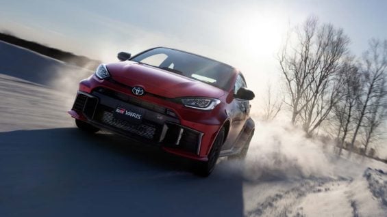 Toyota atualiza GR Yaris 2026 com novo volante e pneus de alta performance (3)