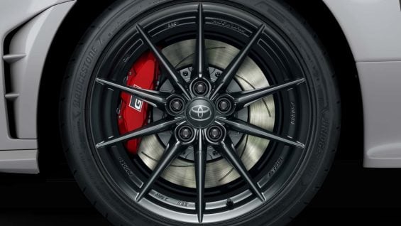 Toyota atualiza GR Yaris 2026 com novo volante e pneus de alta performance (6)