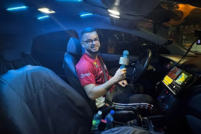 Conheça o motorista de natal que transformou o carro em karaokê itinerante (1)