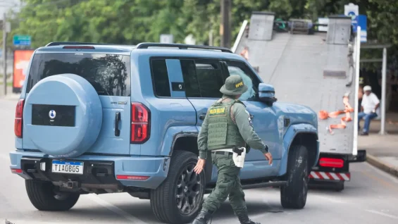 Empresário capota SUV de luxo de R$ 500 mil durante test drive em Fortaleza