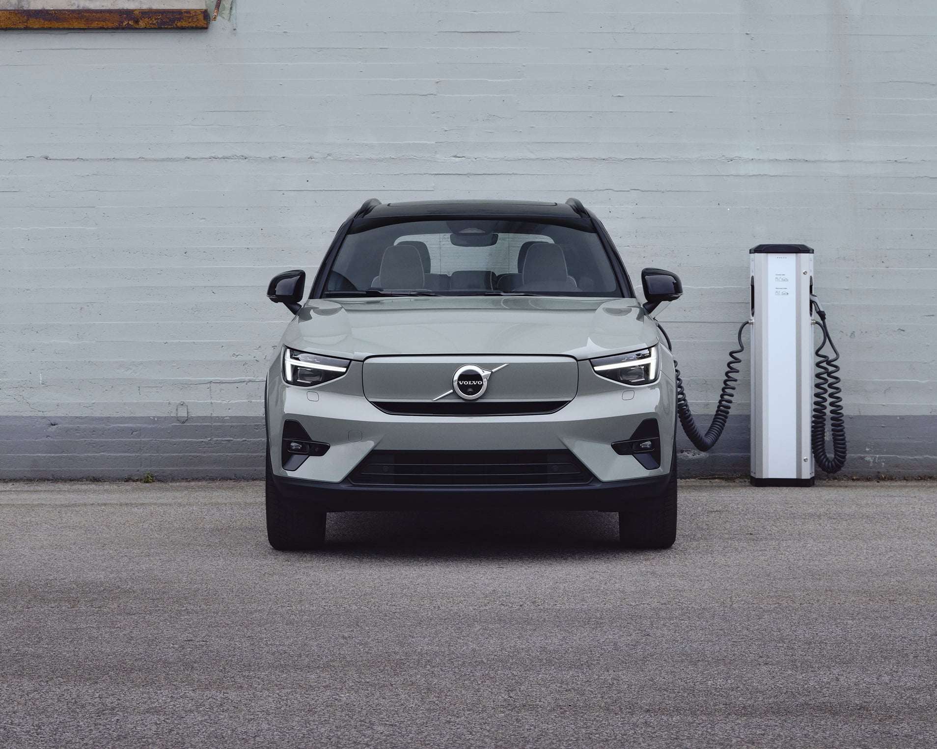 volvo xc40 recharge twin recarregando eletroposto