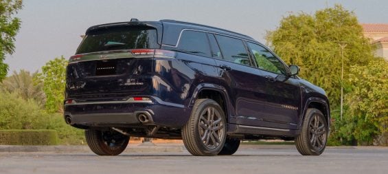 Jeep Commander Overland Hurricane azul traseira emirados árabes