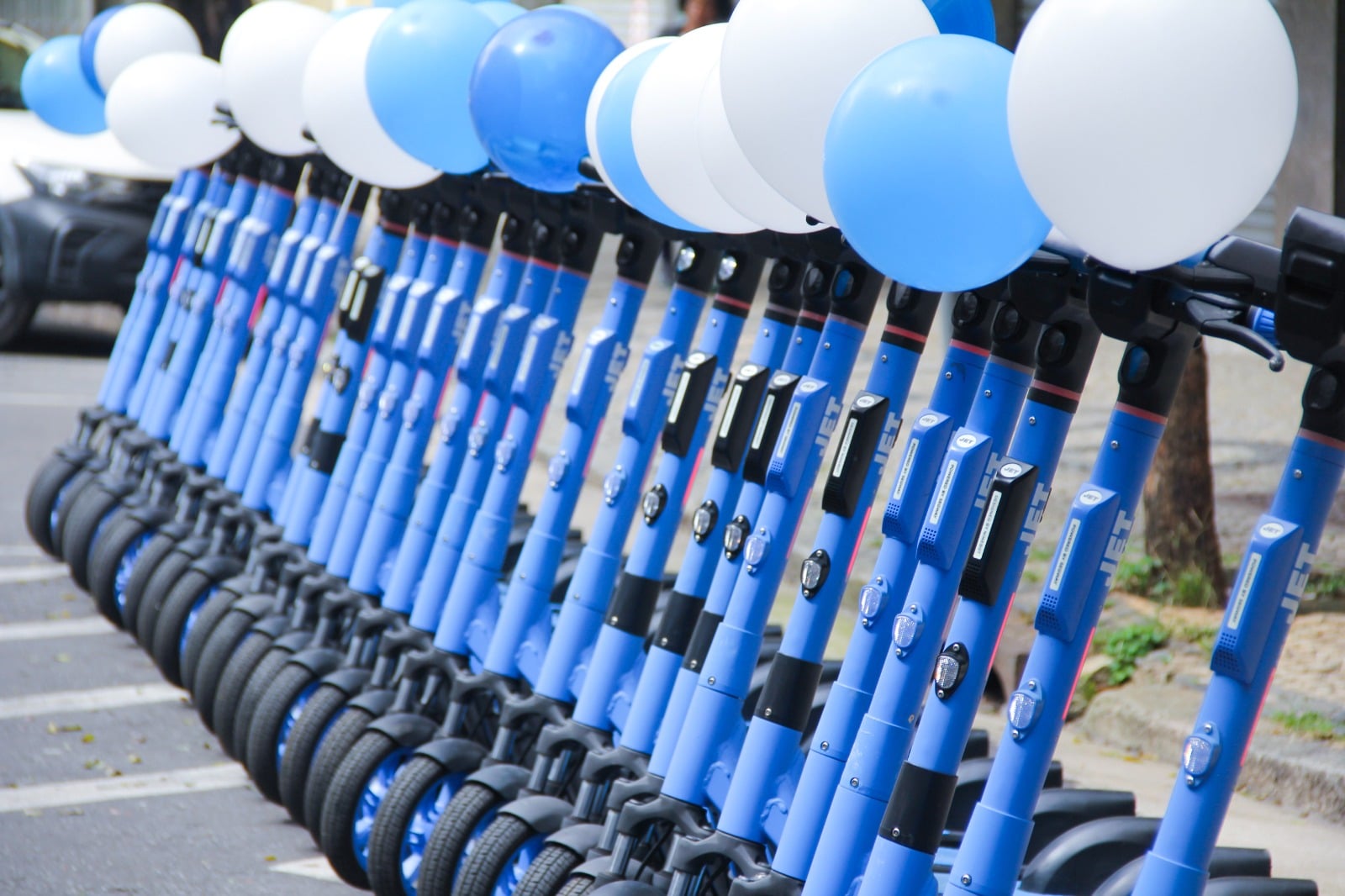 Patinetes elétricos compartilhados JET lançamento em BH detalhe