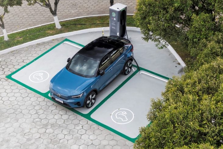 303320 Volvo Car Brasil inaugura novo eletroposto de carga r pida em Avar SP