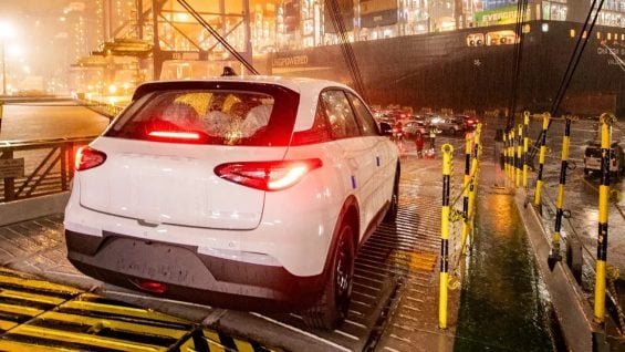 Geely desembarca 3 3 mil carros elétricos em Paranaguá para reforçar estoque (1) Geely desembarca 3 3 mil carros elétricos em Paranaguá para reforçar estoque (1)