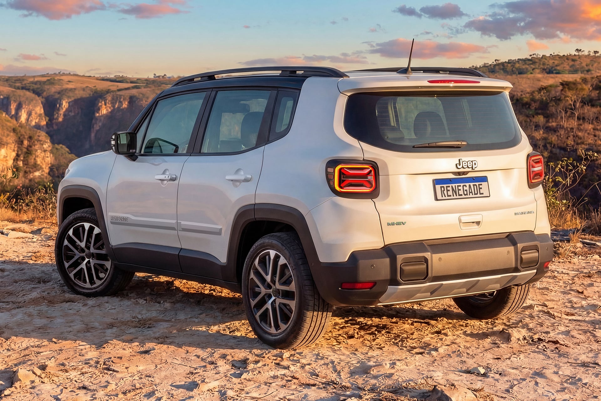 Jeep Renegade Sahara MY27 008