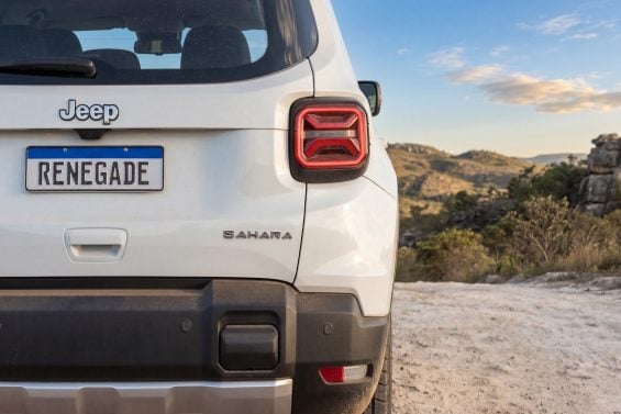 Jeep Renegade Sahara MY27 011