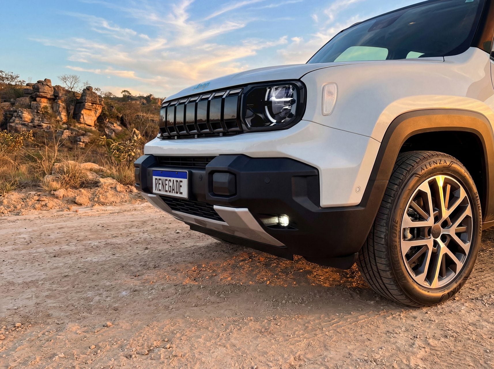 Jeep Renegade Sahara MY27 014