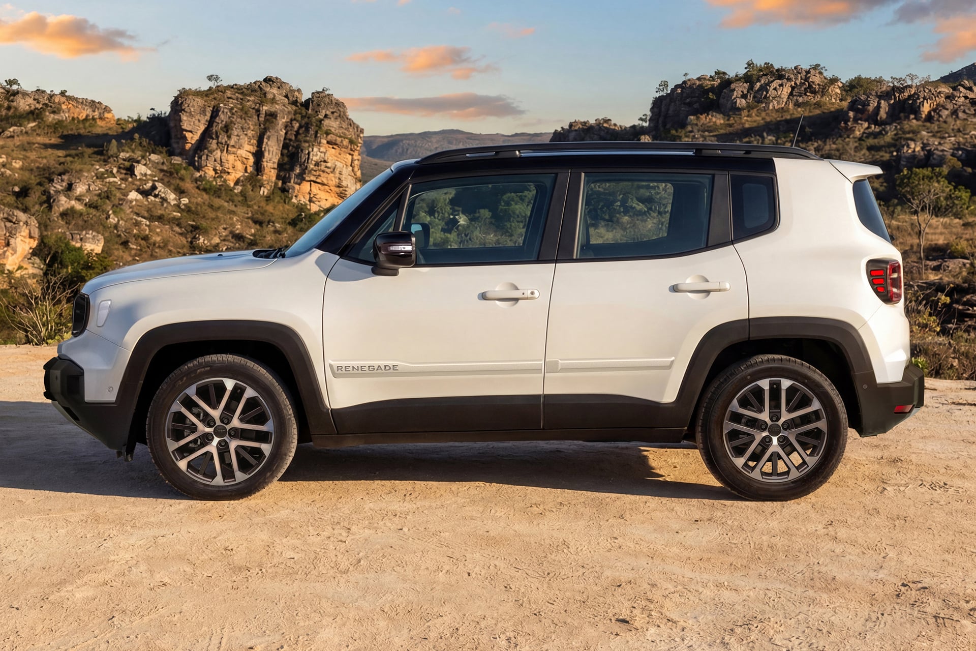 Jeep Renegade Sahara MY27 015