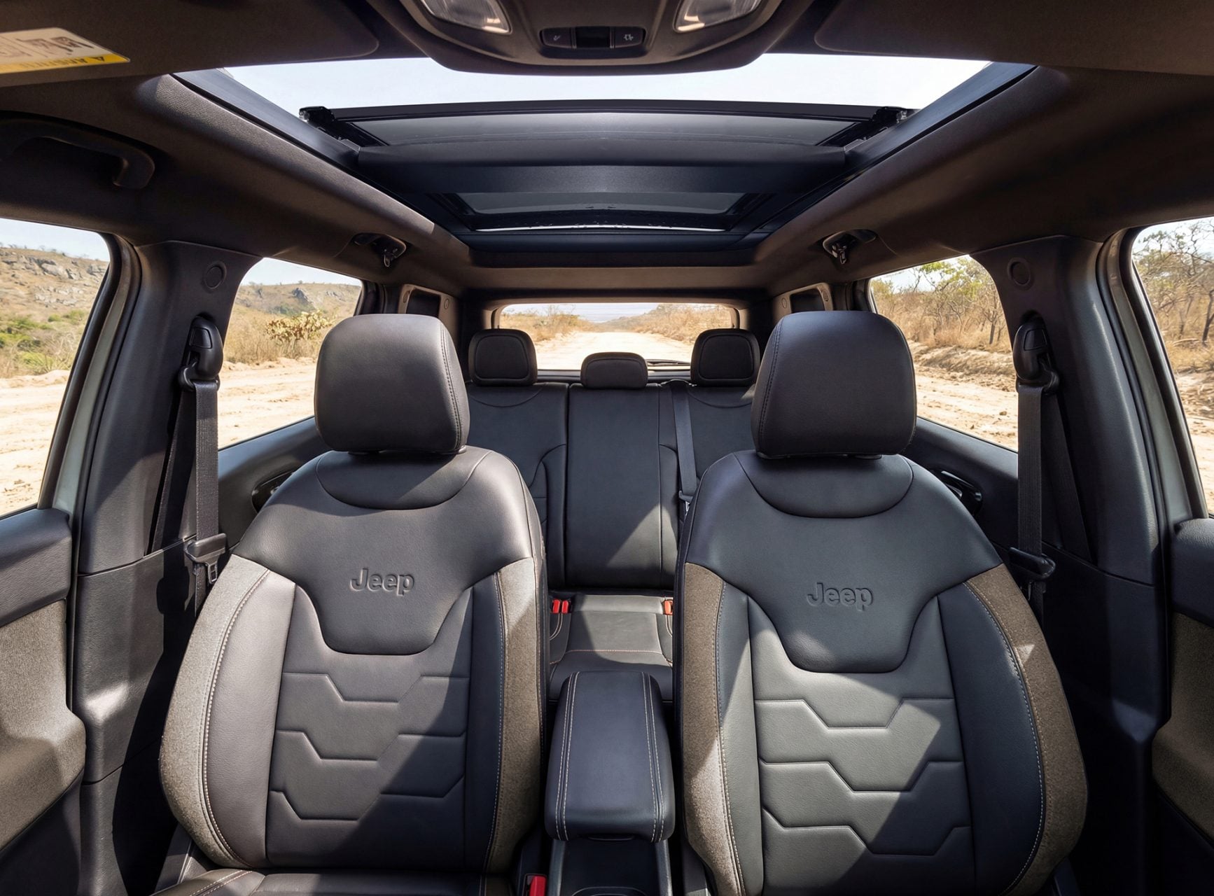 Jeep Renegade Sahara MY27 019