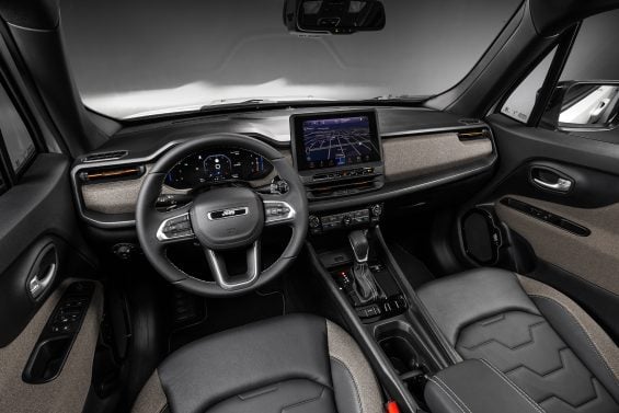 Jeep Renegade Sahara MY27 032