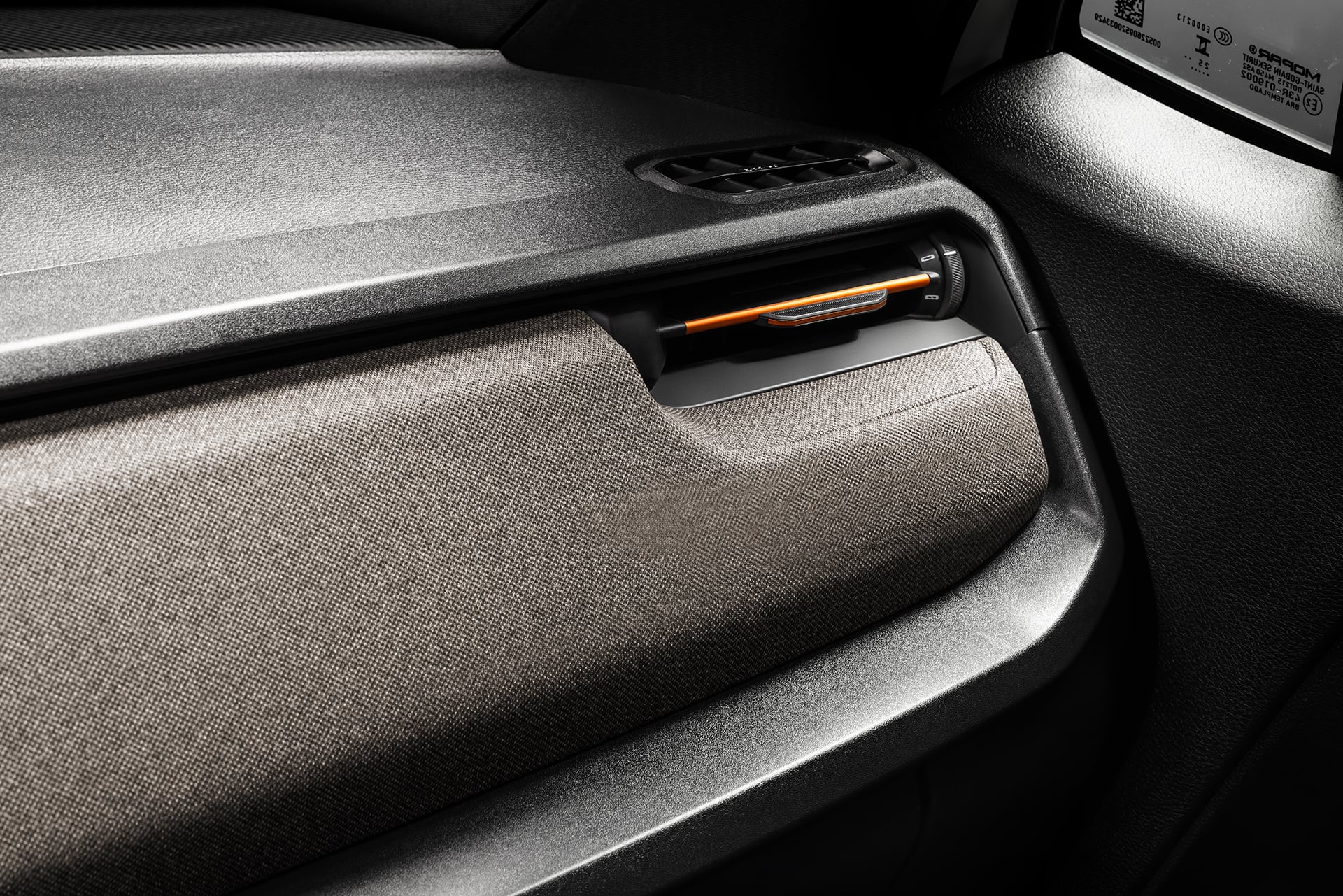 Jeep Renegade Sahara MY27 035