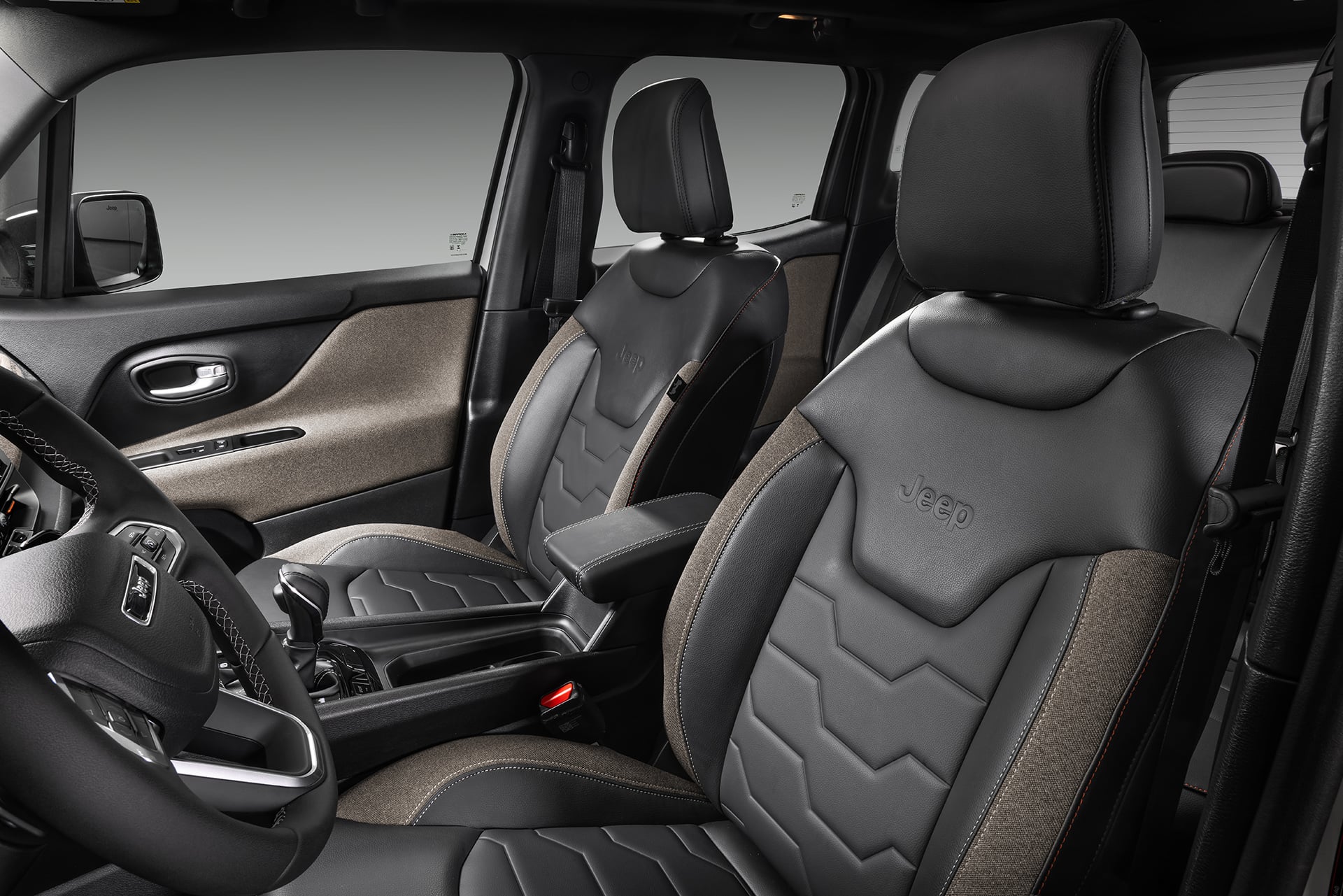 Jeep Renegade Sahara MY27 040