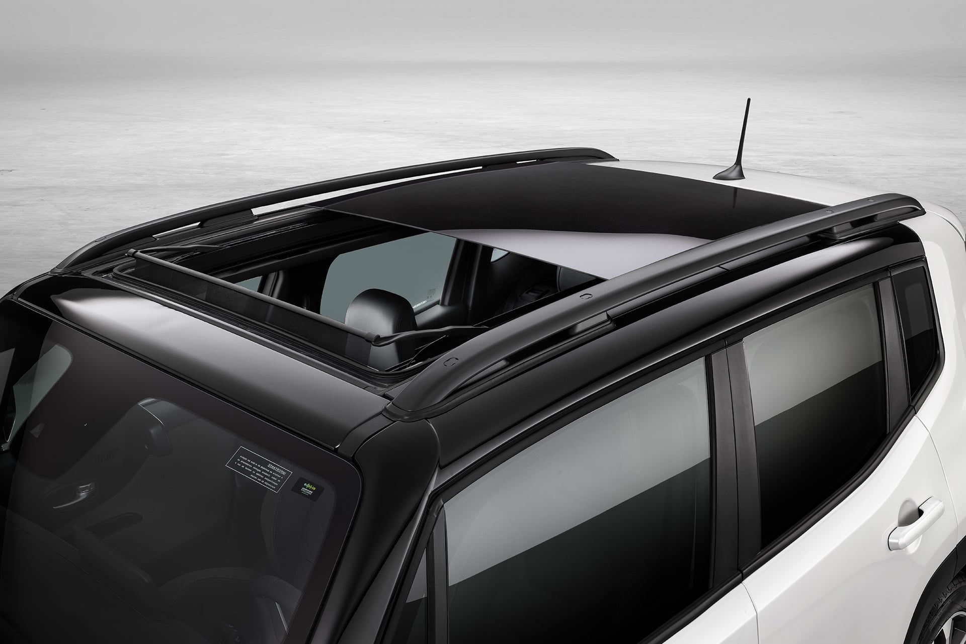 Jeep Renegade Sahara MY27 044