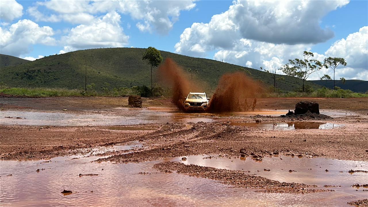 FIAT TITANO RANCH 2026 BRANCA FRENTE LATERAL MOVIMENTO (3)