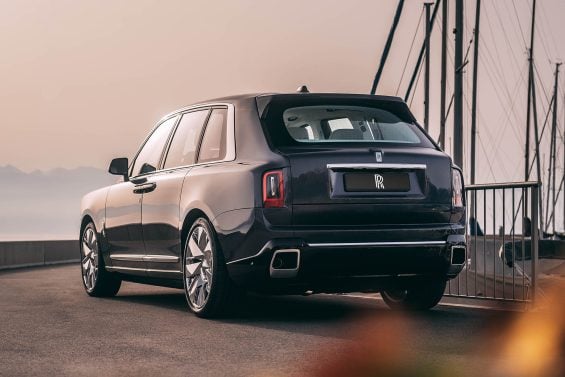 P90633341 highRes presenting rolls roy