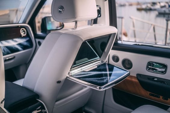 P90633348 highRes presenting rolls roy