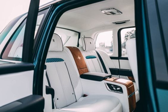 P90633346 highRes presenting rolls roy