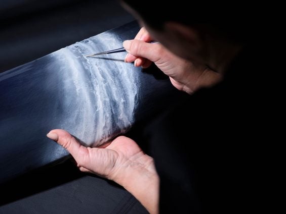 P90633321 highRes presenting rolls roy