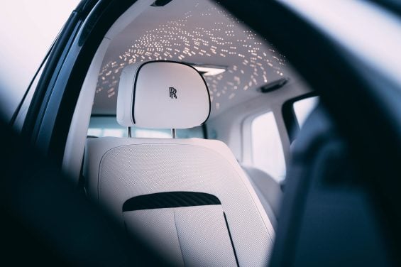 P90633319 highRes presenting rolls roy