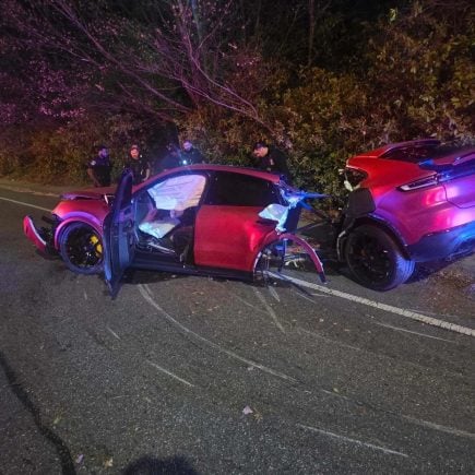 Porsche cayenne de r$ 650 mil parte ao meio em batida violenta; veja como o motorista sobreviveu (1)