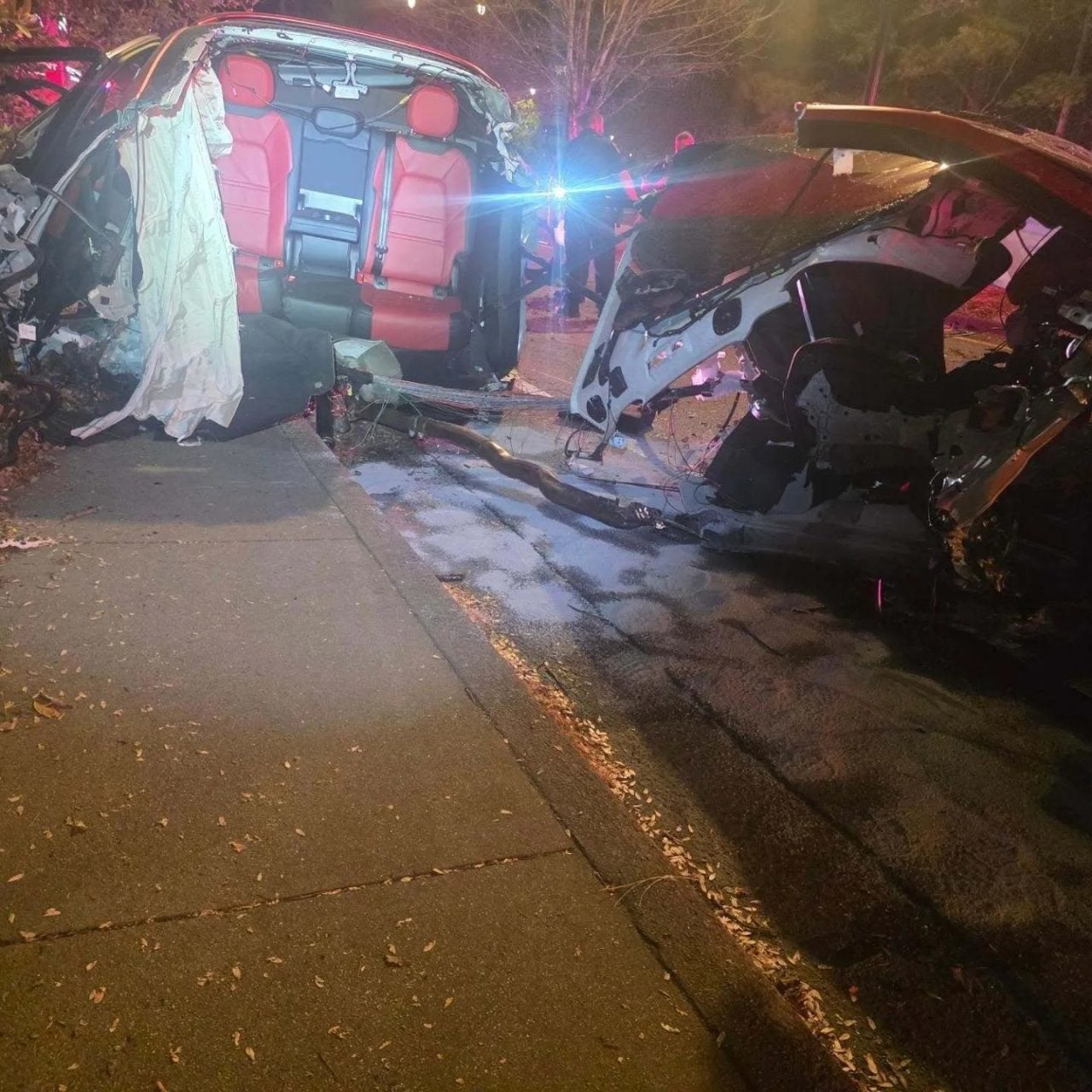 Porsche cayenne de r$ 650 mil parte ao meio em batida violenta; veja como o motorista sobreviveu (3)