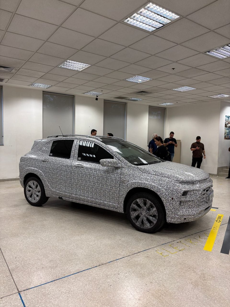 Chevrolet Sonic com camuflagens lateral Marcelo Jabulas