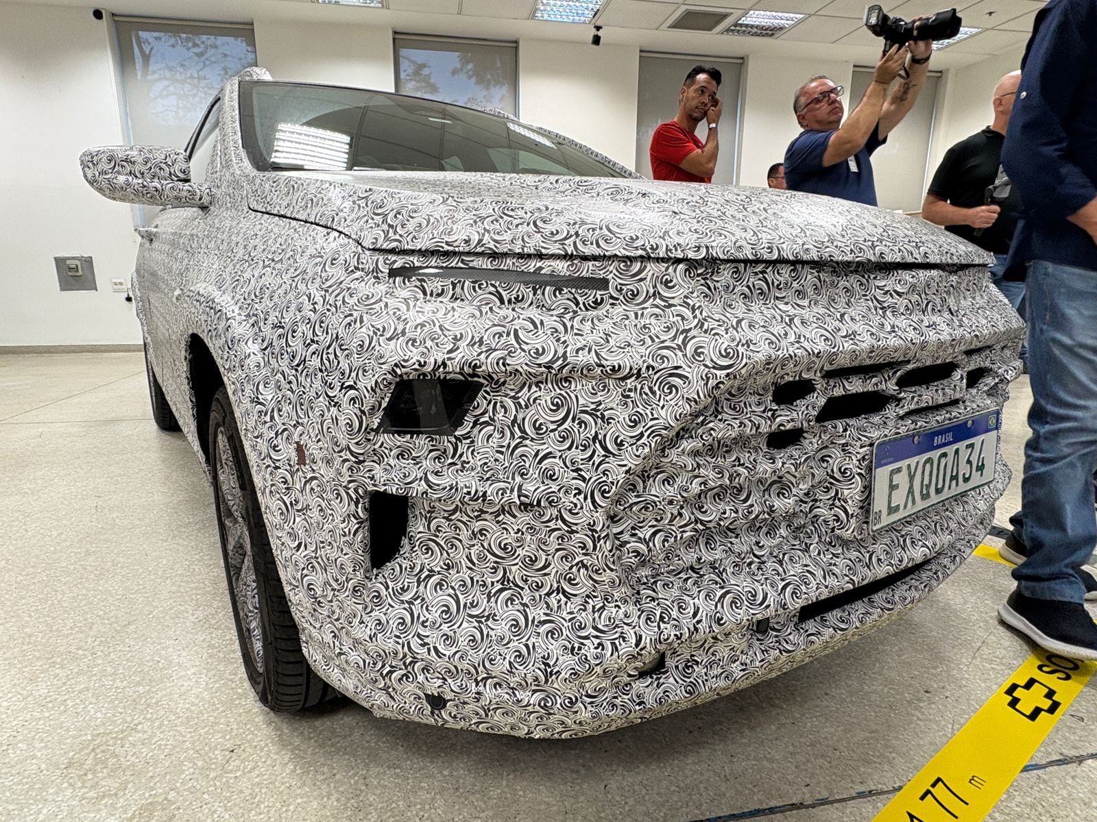 Chevrolet Sonic com camuflagens detalhes frente Marcelo Jabulas