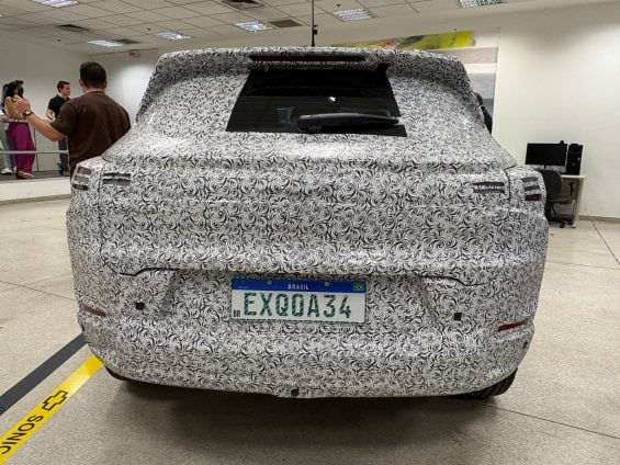 Chevrolet Sonic com camuflagens traseira Marcelo Jabulas