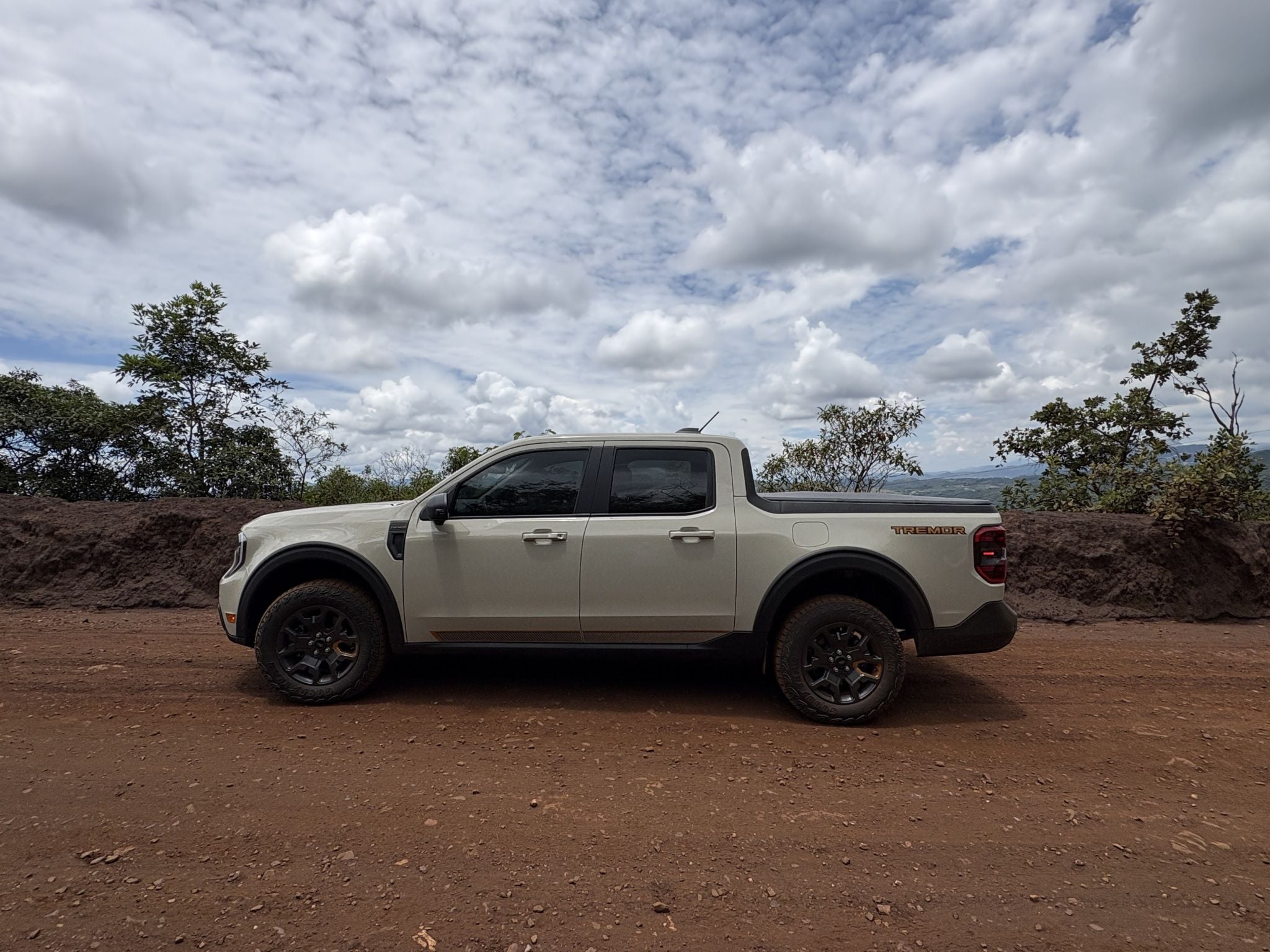 FORD MAVERICK TREMOR 2025 BEGE FRENTE LATERAL TRASEIRA (5)