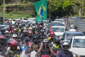 Motorista de aplicativo faz manifestação contra Lei Complementar e toma centro de BH