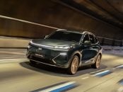 08 Geely Ex5 Emi tunel em movimento