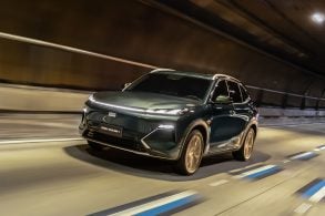 08 Geely Ex5 Emi tunel em movimento