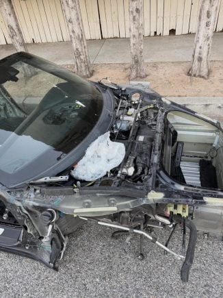 Porsche 911 é depenado em los angeles e carcaça confunde pedestres (5) Porsche 911 é depenado em los angeles e carcaça confunde pedestres (5)