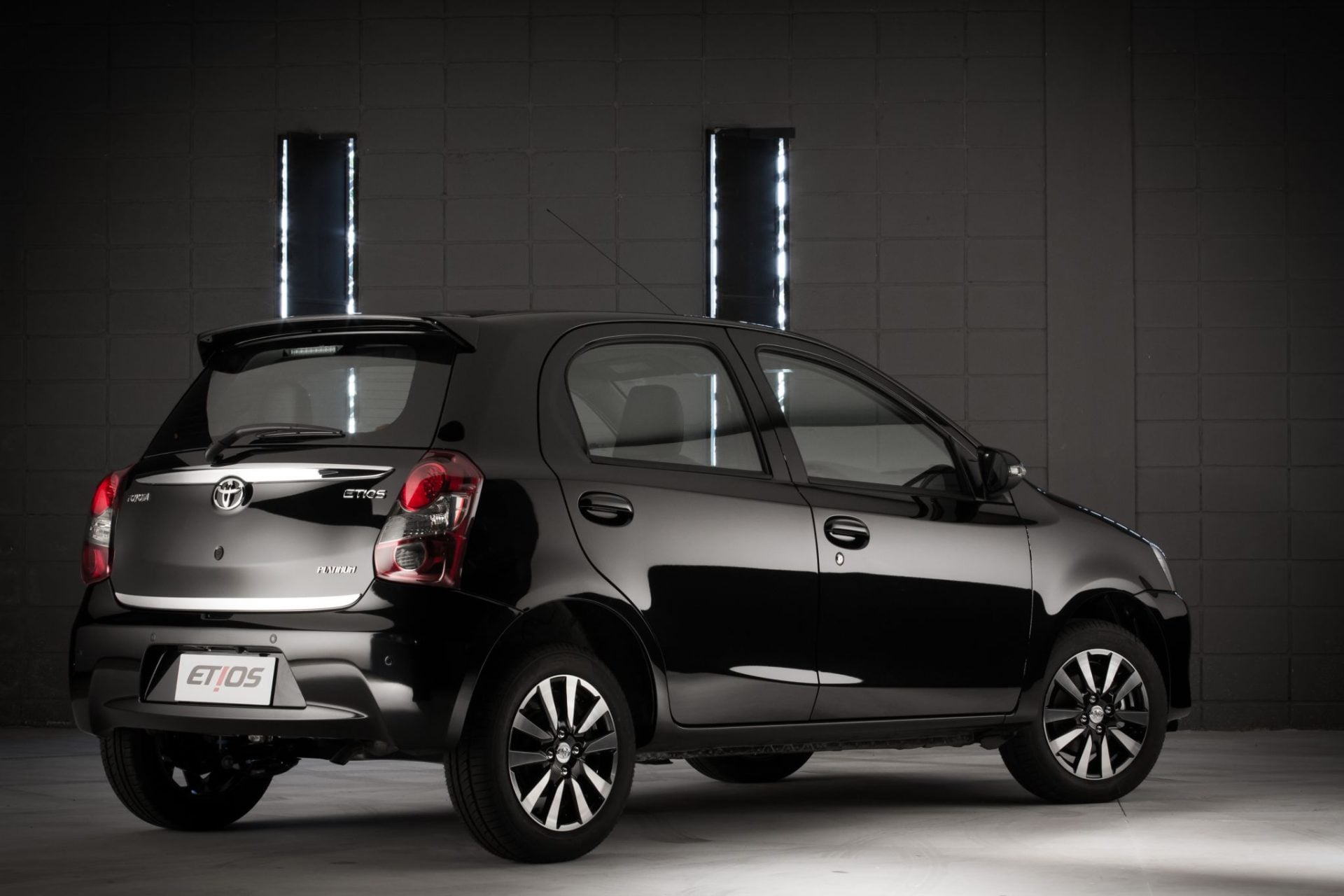 toyota etios platinum hatchback 4