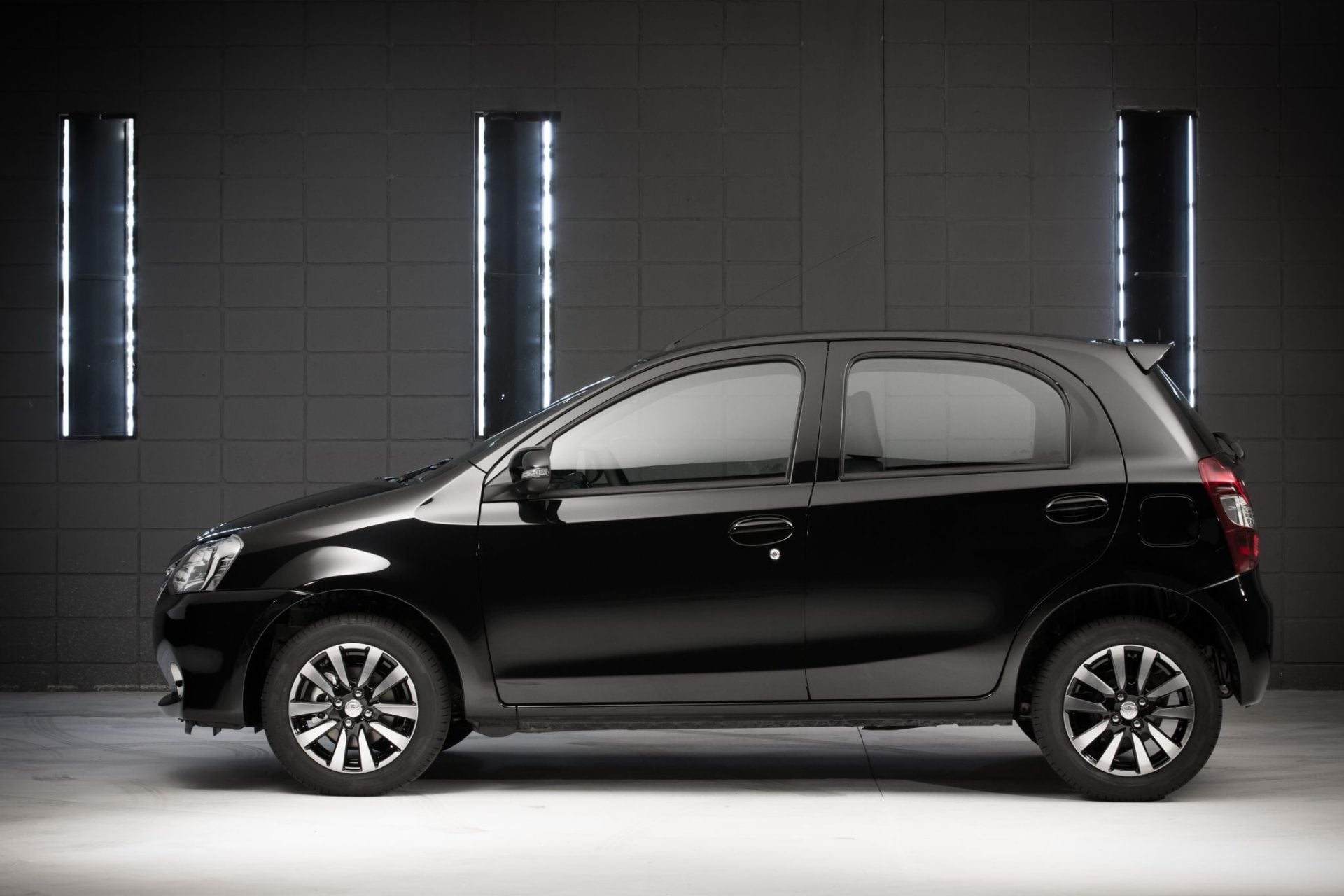 toyota etios platinum hatchback 5