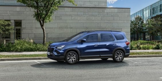 Chevrolet Spin Premier 2027 azul boreal lateral parado