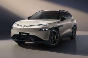 B2026CW00085 retina 2400